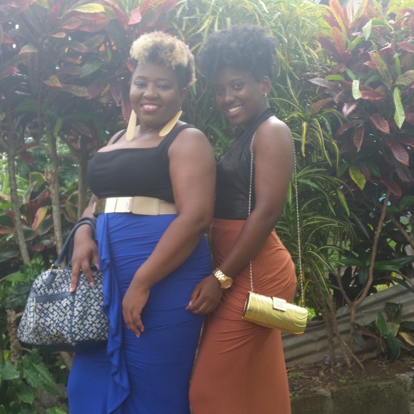 Backless, Halter Top - Picture 3 of 3